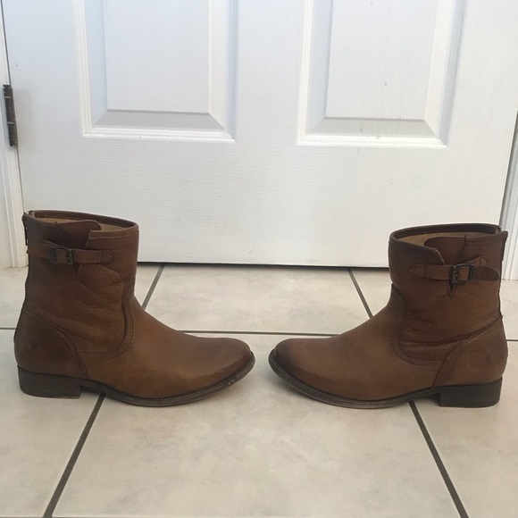 FRYE Women's Brown Pippa Back Zip Short Boot - Picture 2 of 9